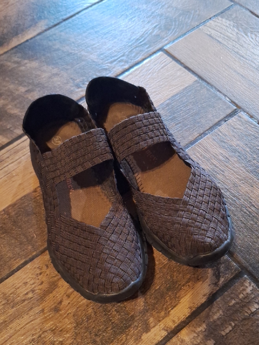 bernie mev. Brown woven slip-on shoe